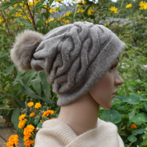 Bonnet à pompon en duvet de laine de yack 9 bonnet a pompon duvet de yack