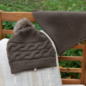 bonnet duvet de yack pompon